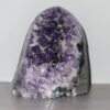 2024/07/1000034944.jpg Amethist geode in basalt