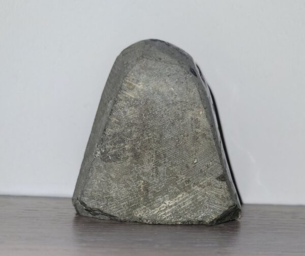 2024/07/1000034947.jpg Amethist geode in basalt