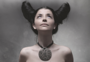 vrouwelijke demon droom dromen visoen spirituele betekenis symboliek